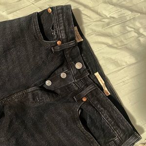 Wedgie Levi’s jeans size 28. More of a faded black and they run small